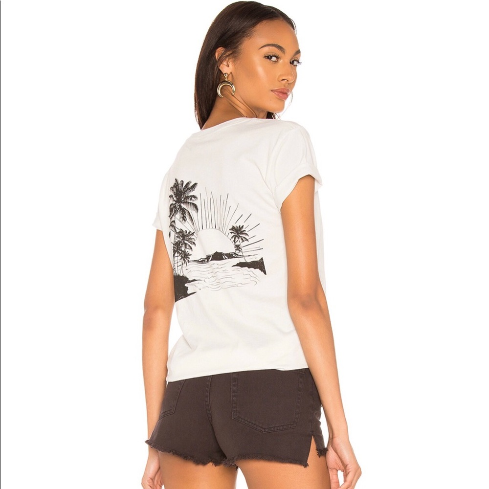 ✨Amuse Society It's Better On The Beach Tee✨